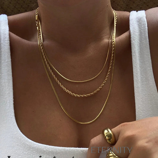 Collar Triple Layer Chic Dorado  Cadenas Dorado Unica Acero Inoxidable  ETERNITY