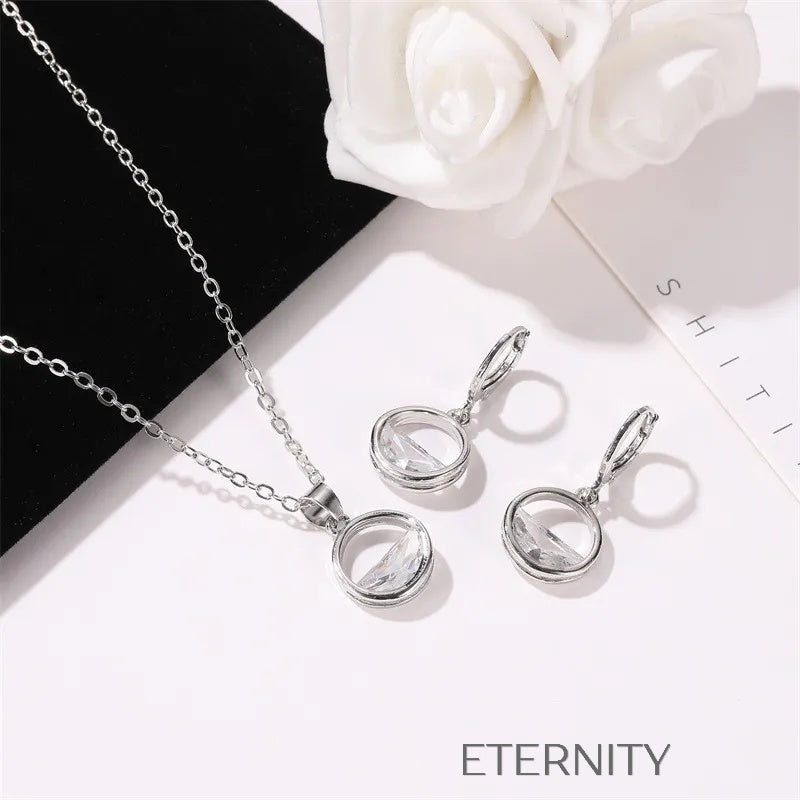 Collar Radiant Halo Circular con Cristal Facetado en Plata  Cadenas Plateado Unica Acero Inoxidable  ETERNITY