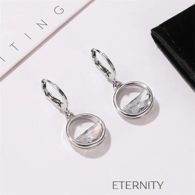 Collar Radiant Halo Circular con Cristal Facetado en Plata  Cadenas Plateado Unica Acero Inoxidable  ETERNITY