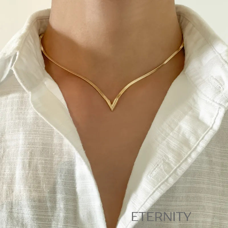 Collar V Necklace de Cadena de Serpiente con Dije en Punta en Oro y Plata  Cadenas Dorado Unica Acero Inoxidable  ETERNITY