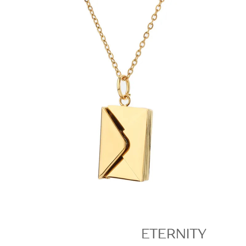 Collar Love Letter con Dije de Sobre Secreto  Cadenas Dorado Unica Acero Inoxidable  ETERNITY