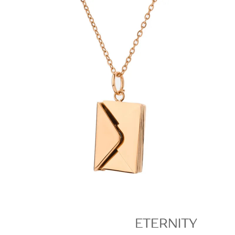 Collar Love Letter con Dije de Sobre Secreto  Cadenas Dorado Unica Acero Inoxidable  ETERNITY