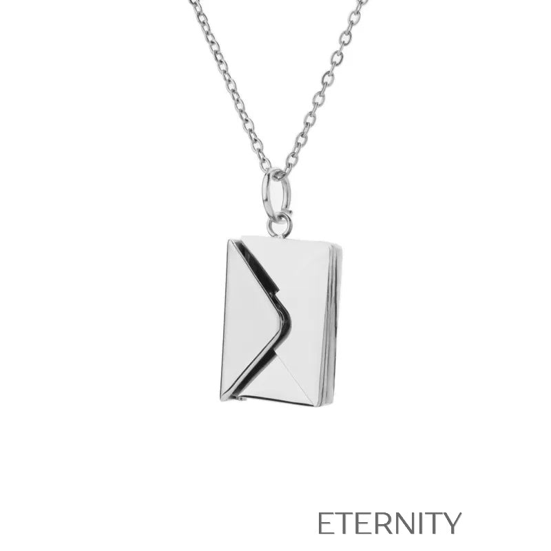Collar Love Letter con Dije de Sobre Secreto  Cadenas Dorado Unica Acero Inoxidable  ETERNITY