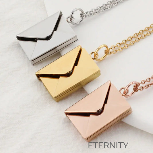Collar Love Letter con Dije de Sobre Secreto  Cadenas Dorado Unica Acero Inoxidable  ETERNITY