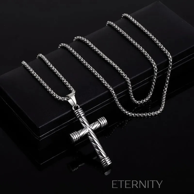 Collar con Dije de Cruz Industrial Texturizada en Acero  Cadenas Plateado Unica Acero Inoxidable  ETERNITY