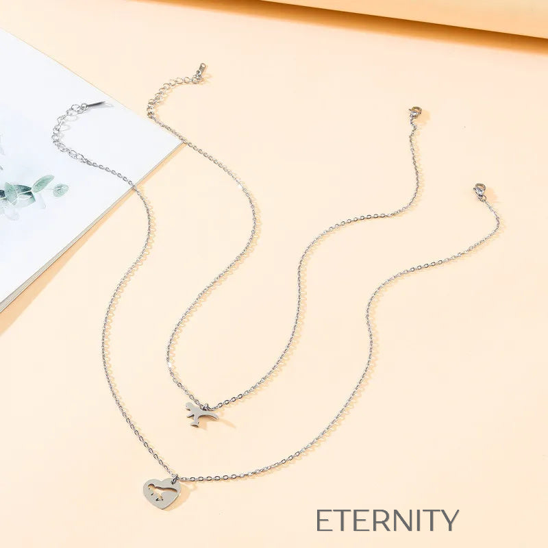 Set de Collares Prehistoric Promise con Dijes de Dinosaurio en Acero  Cadenas Plateado Unica Acero Inoxidable  ETERNITY
