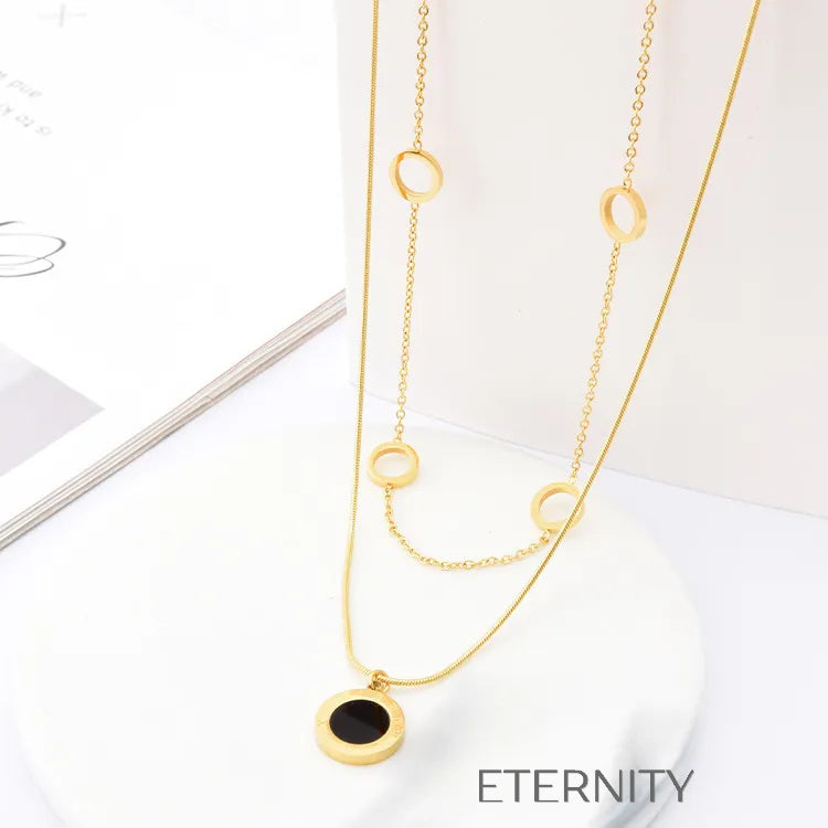 Collar Doble Eternal Lucky Clover en Oro con Esmalte Negro  Cadenas Dorado Unica Acero Inoxidable  ETERNITY