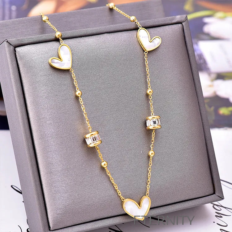 Collar Luminous Heart con Corazones de Nácar y Cilindros de Cristal  Cadenas Dorado Unica Acero Inoxidable  ETERNITY