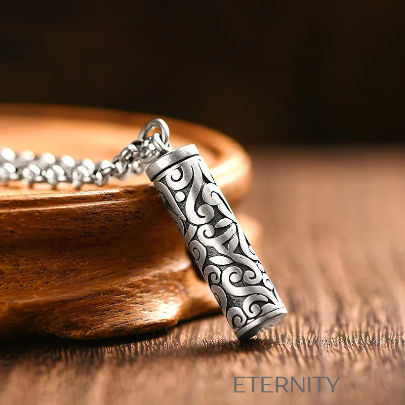 Collar Secret Scroll con Dije Cilíndrico Tallado en Plata Envejecida  Cadenas Plateado Unica Acero Inoxidable  ETERNITY