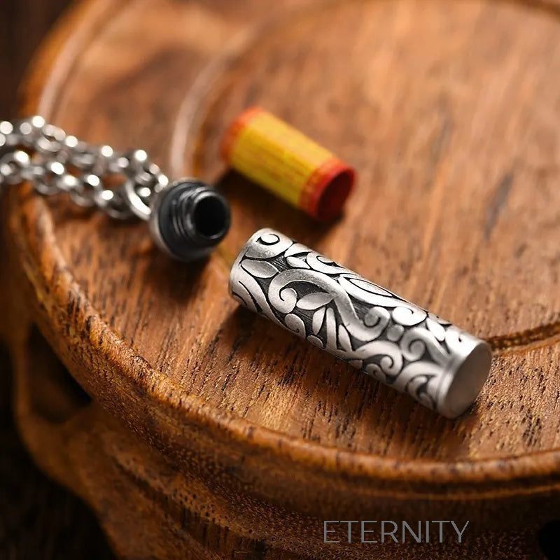 Collar Secret Scroll con Dije Cilíndrico Tallado en Plata Envejecida  Cadenas Plateado Unica Acero Inoxidable  ETERNITY