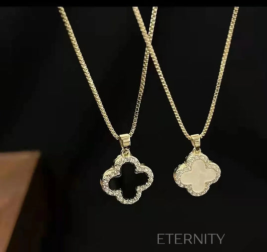 Collar Vanity Clover con Cristales y Nácar  Cadenas Dorado Unica Acero Inoxidable  ETERNITY