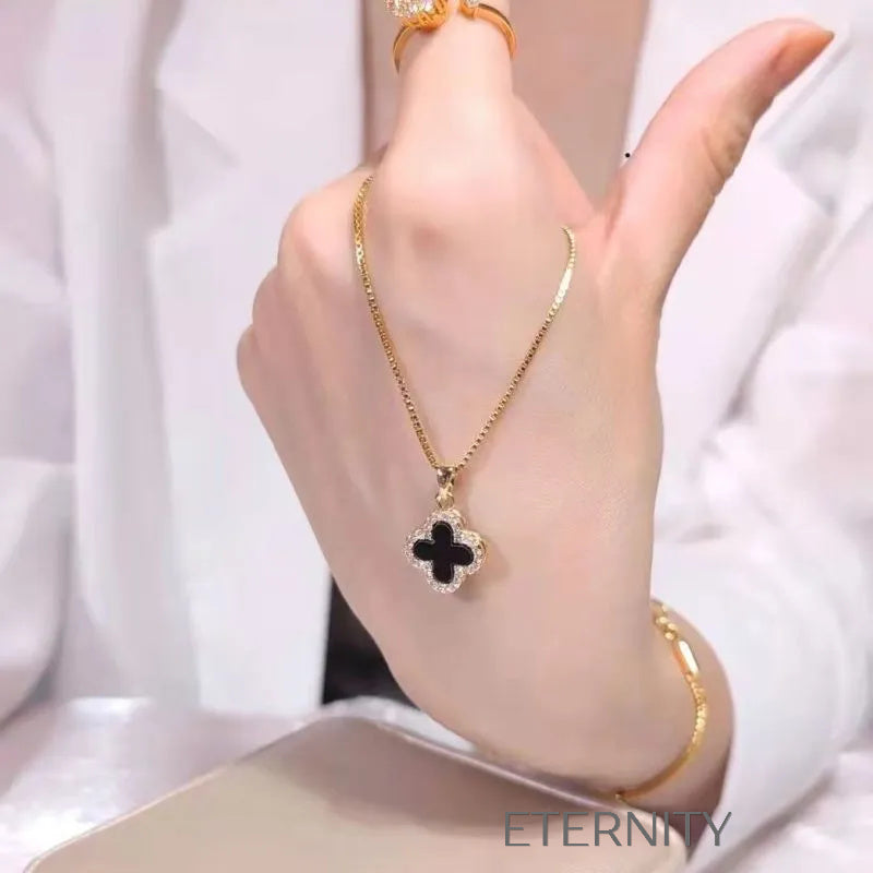 Collar Vanity Clover con Cristales y Nácar  Cadenas Dorado Unica Acero Inoxidable  ETERNITY