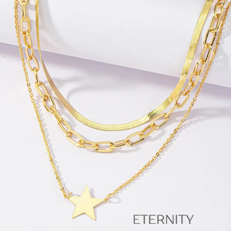 Collar Triple Stellar Layering con Estrella  Cadenas Dorado Unica Acero Inoxidable  ETERNITY