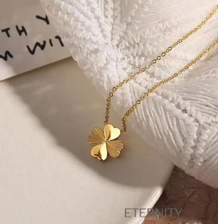 Collar Radiant Clover con Dije de Trébol de Cuatro Hojas en Oro  Cadenas Dorado Unica Acero Inoxidable  ETERNITY