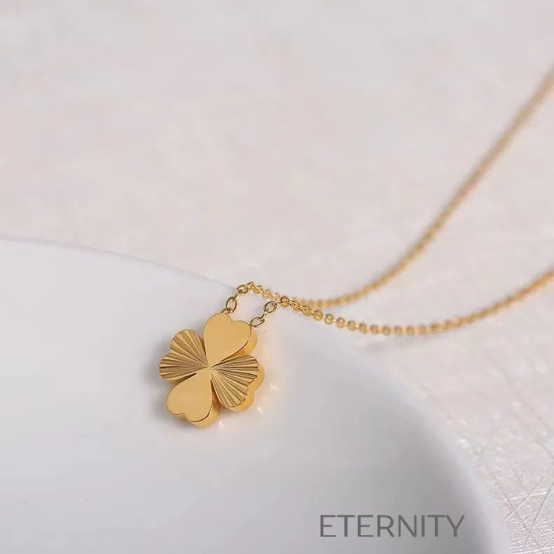 Collar Radiant Clover con Dije de Trébol de Cuatro Hojas en Oro  Cadenas Dorado Unica Acero Inoxidable  ETERNITY