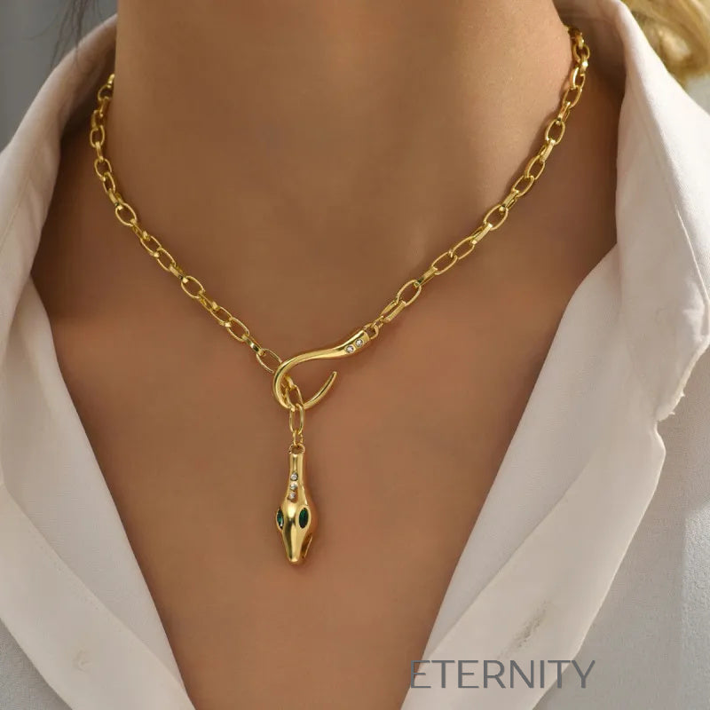 Collar Serpent’s Gaze con Eslabones y Dije de Serpiente con Cristales  Cadenas Dorado Unica Acero Inoxidable  ETERNITY