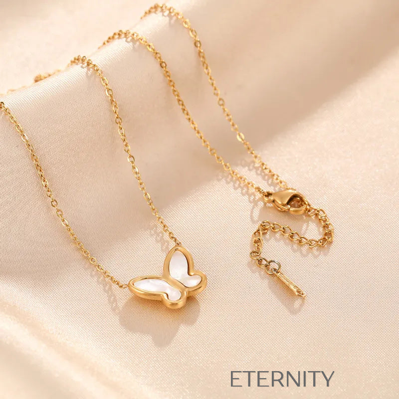 Collar Ethereal Butterfly de Acero y Nácar  Cadenas Dorado Unica Acero Inoxidable  ETERNITY