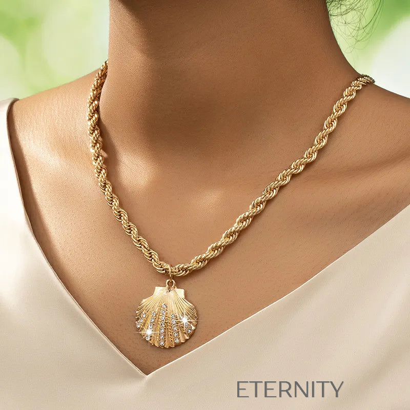 Collar de Cadena Rope con Dije de Concha Marina y Cristales  Cadenas Dorado Unica Acero Inoxidable  ETERNITY