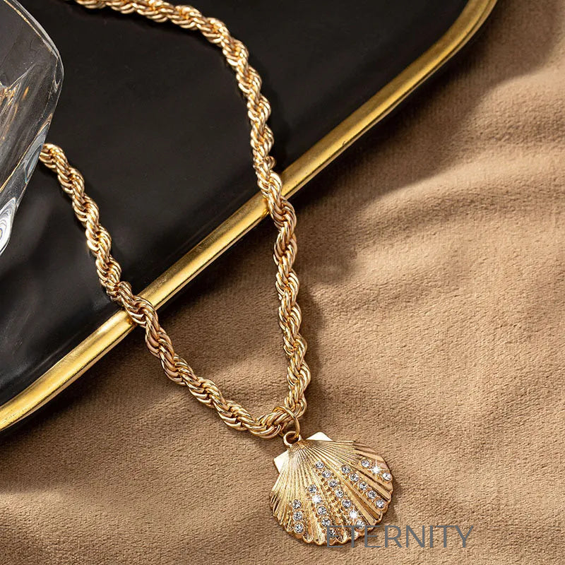 Collar de Cadena Rope con Dije de Concha Marina y Cristales  Cadenas Dorado Unica Acero Inoxidable  ETERNITY