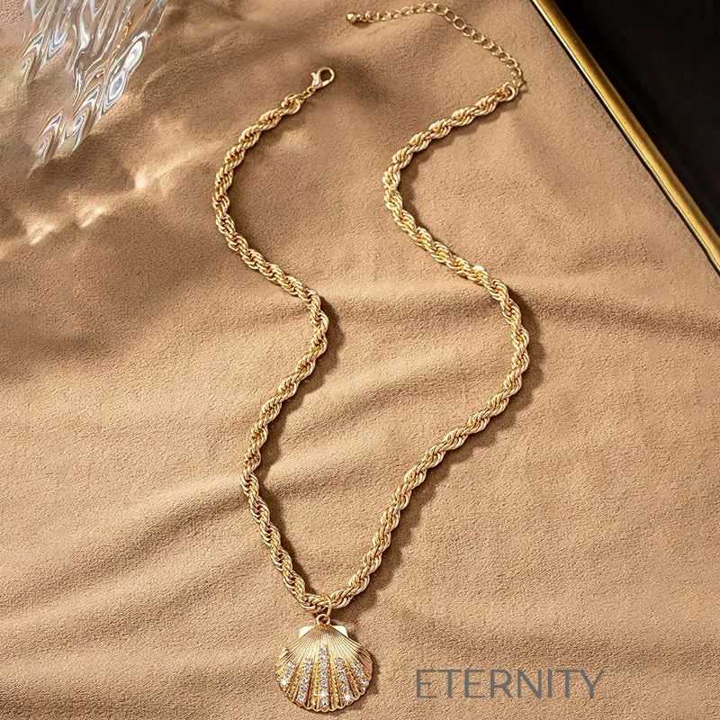 Collar de Cadena Rope con Dije de Concha Marina y Cristales  Cadenas Dorado Unica Acero Inoxidable  ETERNITY
