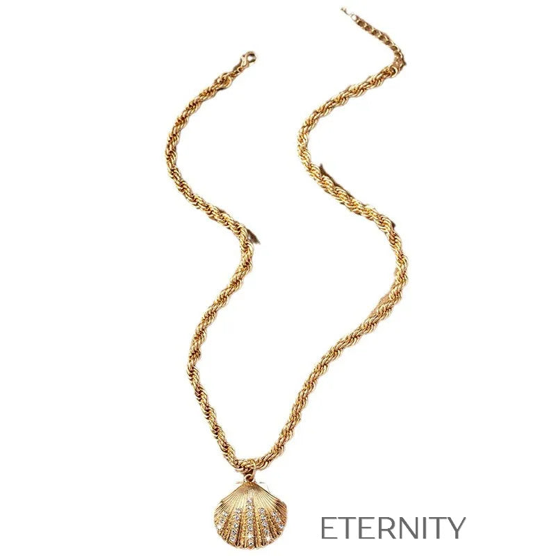 Collar de Cadena Rope con Dije de Concha Marina y Cristales  Cadenas Dorado Unica Acero Inoxidable  ETERNITY