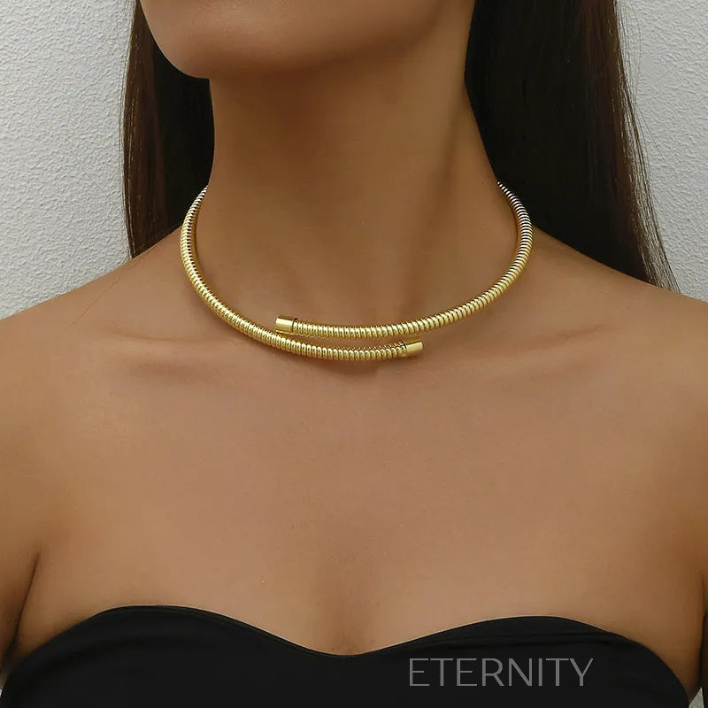 Gargantilla Rígida Tubular Envolvente de Oro  Cadenas Dorado Unica Acero Inoxidable  ETERNITY