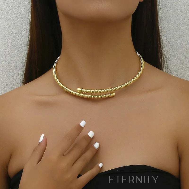 Gargantilla Rígida Tubular Envolvente de Oro  Cadenas Dorado Unica Acero Inoxidable  ETERNITY