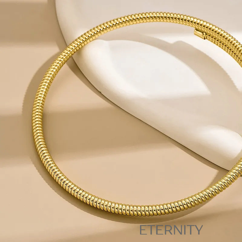 Gargantilla Rígida Tubular Envolvente de Oro  Cadenas Dorado Unica Acero Inoxidable  ETERNITY