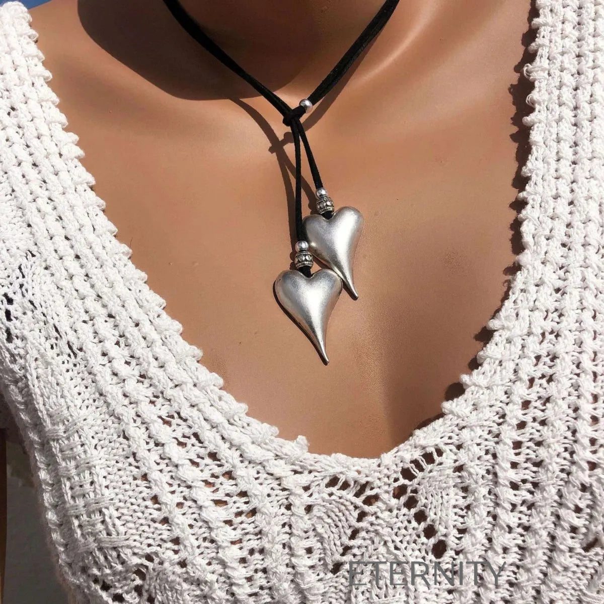 Collar Eternal Love con Corazones de Plata Envejecida  Cadenas Plateado Unica Acero Inoxidable  ETERNITY