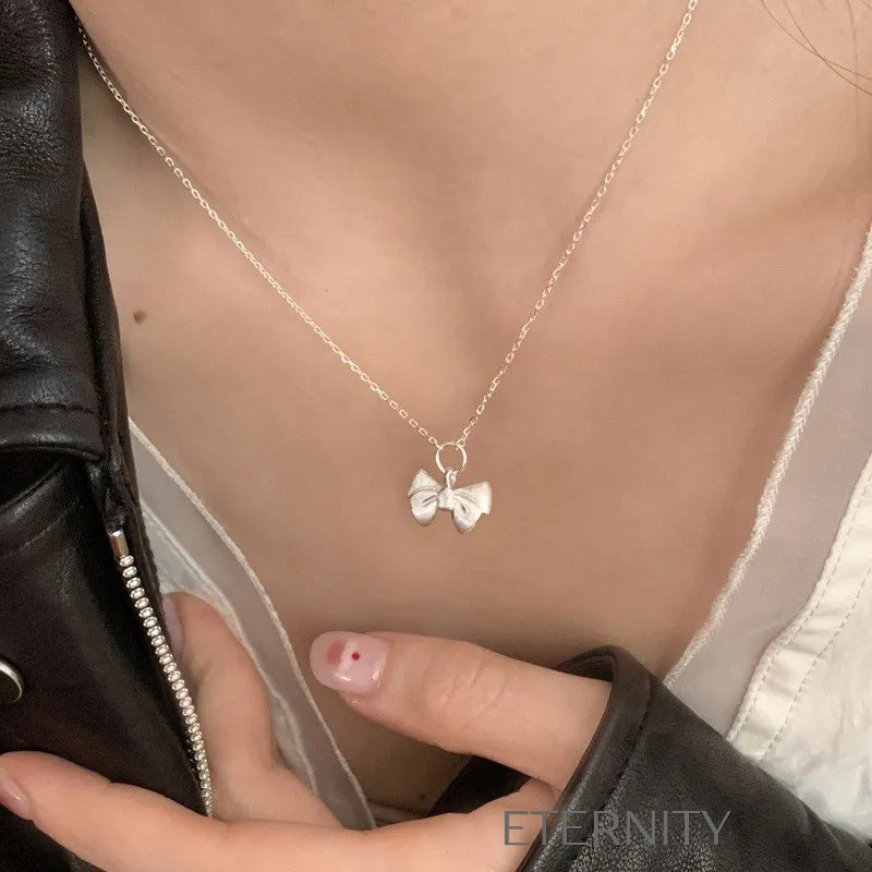 Collares Minimalistas con Perlas y Dijes Orgánicos  Cadenas Dorado Unica Acero Inoxidable  ETERNITY
