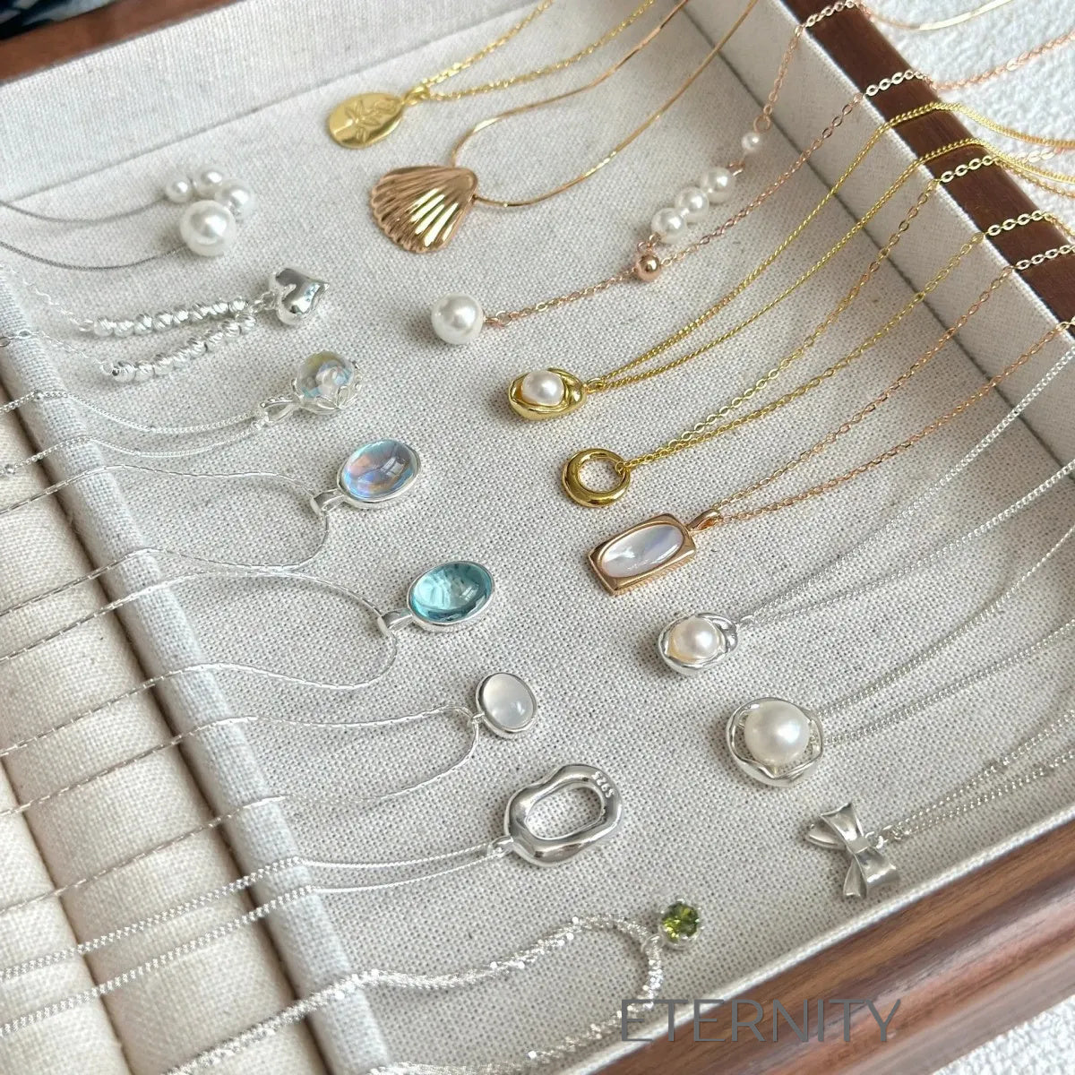 Collares Minimalistas con Perlas y Dijes Orgánicos  Cadenas Dorado Unica Acero Inoxidable  ETERNITY
