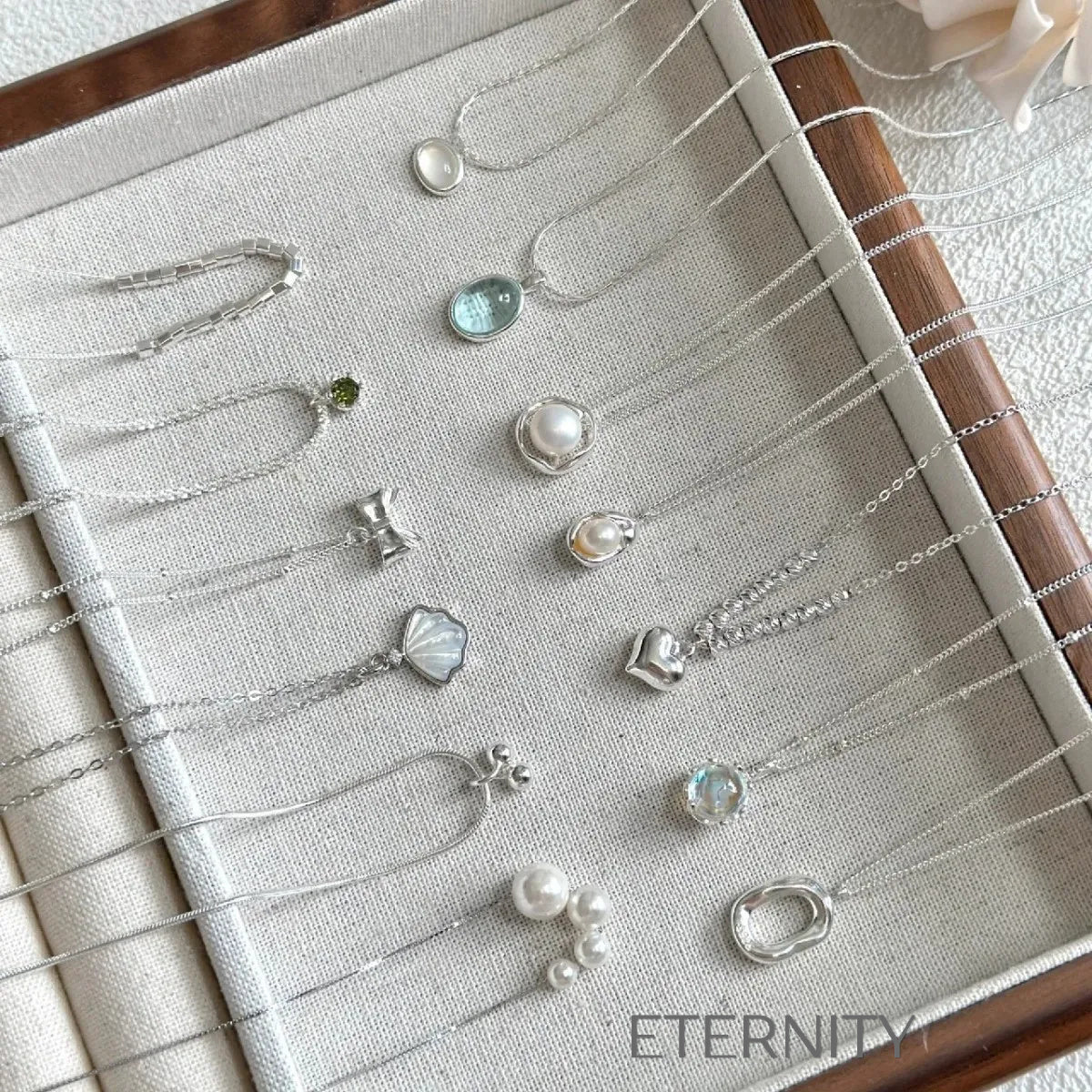 Collares Minimalistas con Perlas y Dijes Orgánicos  Cadenas Dorado Unica Acero Inoxidable  ETERNITY