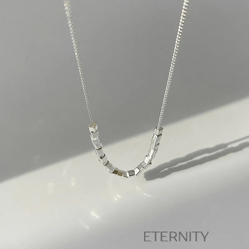 Collares Minimalistas con Perlas y Dijes Orgánicos  Cadenas Dorado Unica Acero Inoxidable  ETERNITY