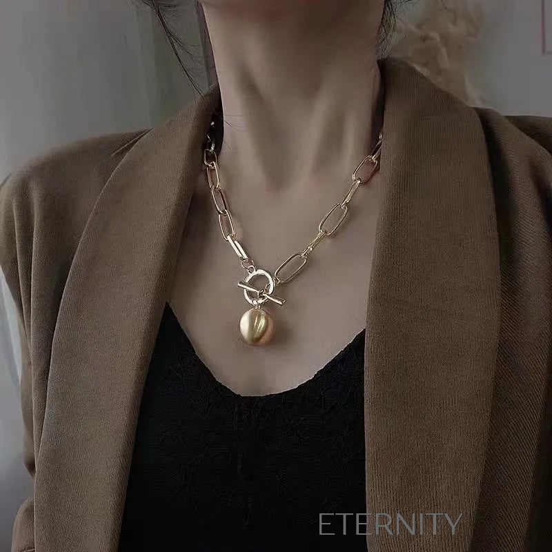 Collar de Eslabones Ovalados con Dije de Esfera Satinada  Cadenas Dorado Unica Acero Inoxidable  ETERNITY