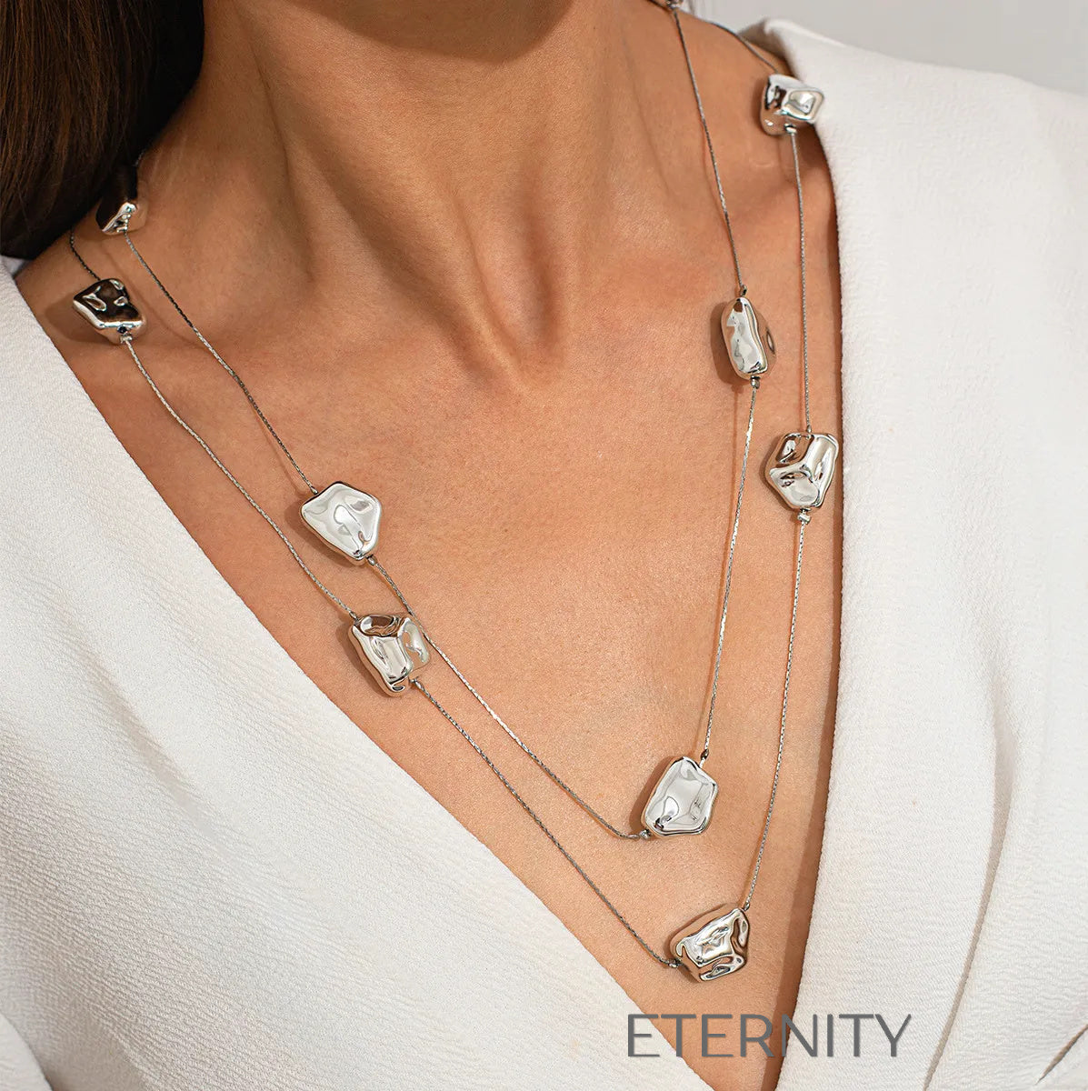 Set Serpentine Elegance de Collar y Zarcillos  Cadenas Plateado Unica Acero Inoxidable  ETERNITY
