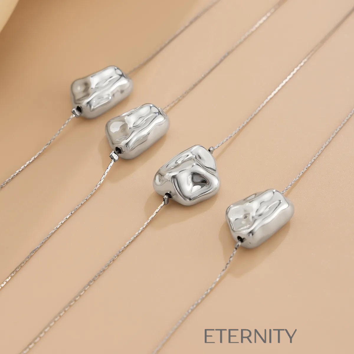 Set Serpentine Elegance de Collar y Zarcillos  Cadenas Plateado Unica Acero Inoxidable  ETERNITY