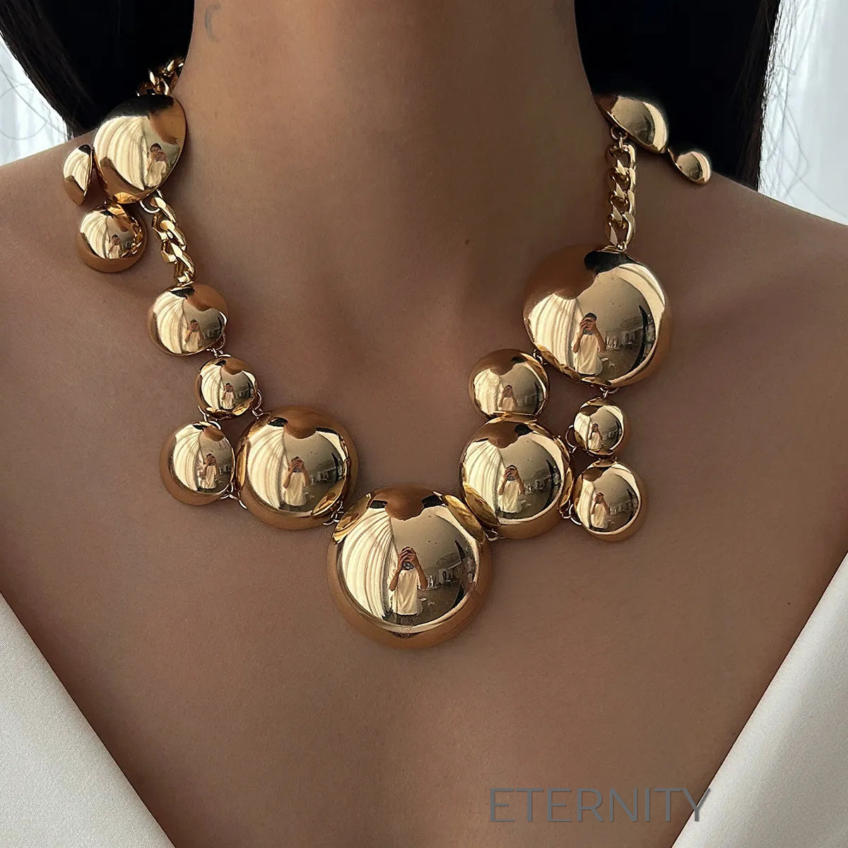 Collar de Impacto Celestial Orb con Esferas Esculturales y Acabado Espejo  Cadenas Dorado Unica Acero Inoxidable  ETERNITY