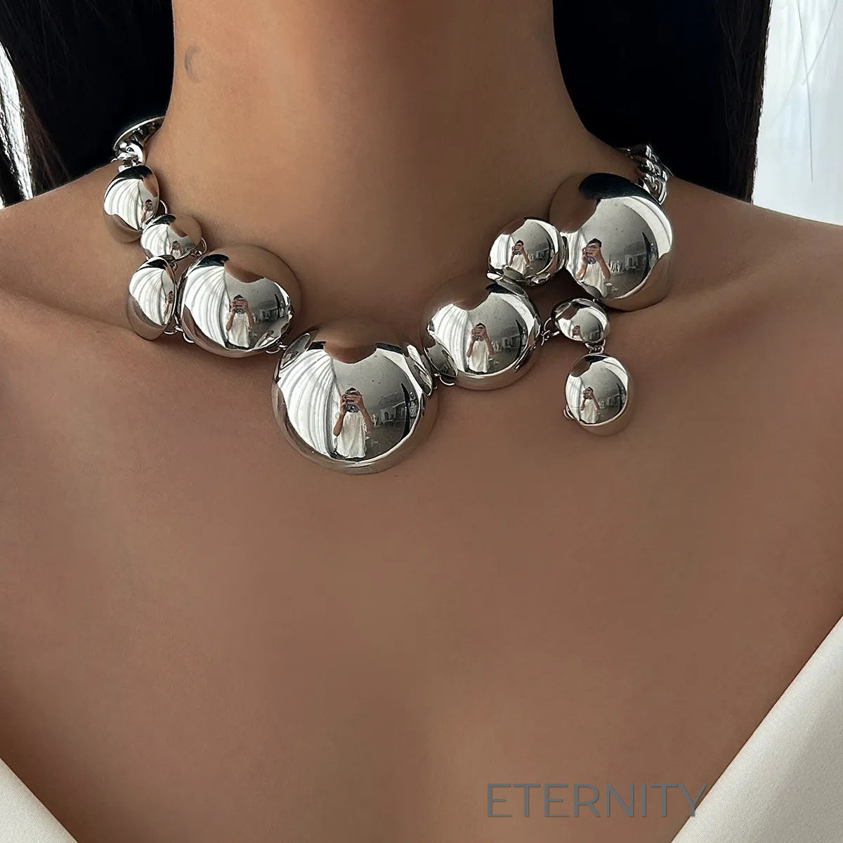 Collar de Impacto Celestial Orb con Esferas Esculturales y Acabado Espejo  Cadenas Dorado Unica Acero Inoxidable  ETERNITY