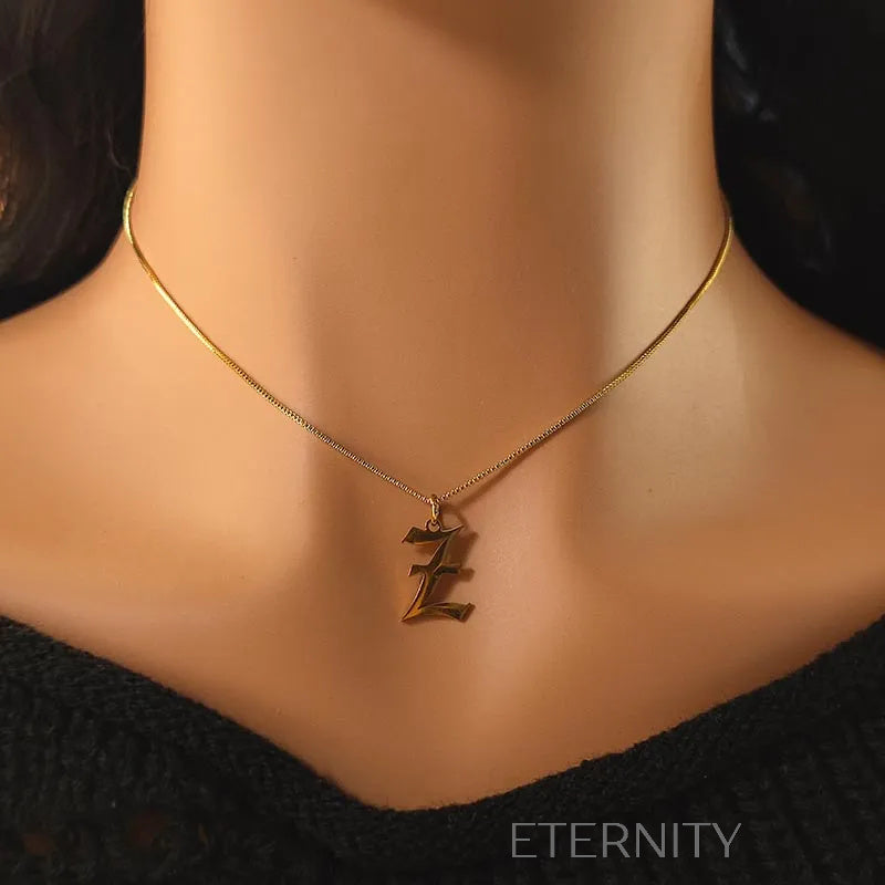 Collar Inicial Gothic Letter  Cadenas Dorado Unica Acero Inoxidable  ETERNITY