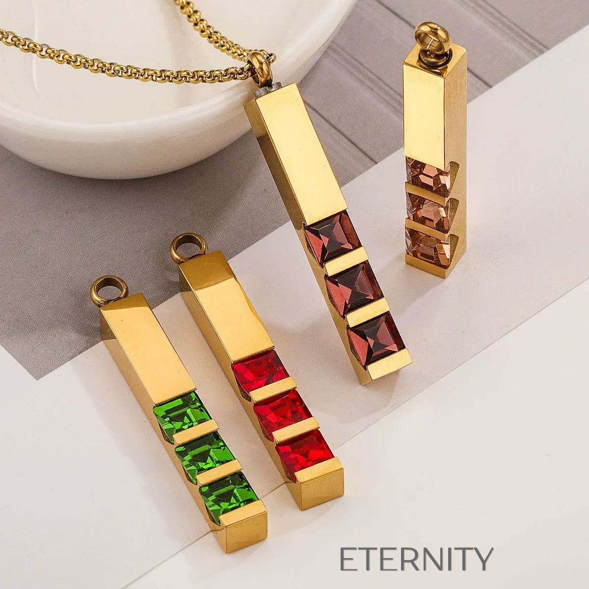 Collar "Crystal Pillar" con Dije de Barra Geométrica y Cristales de Colores ETERNITY