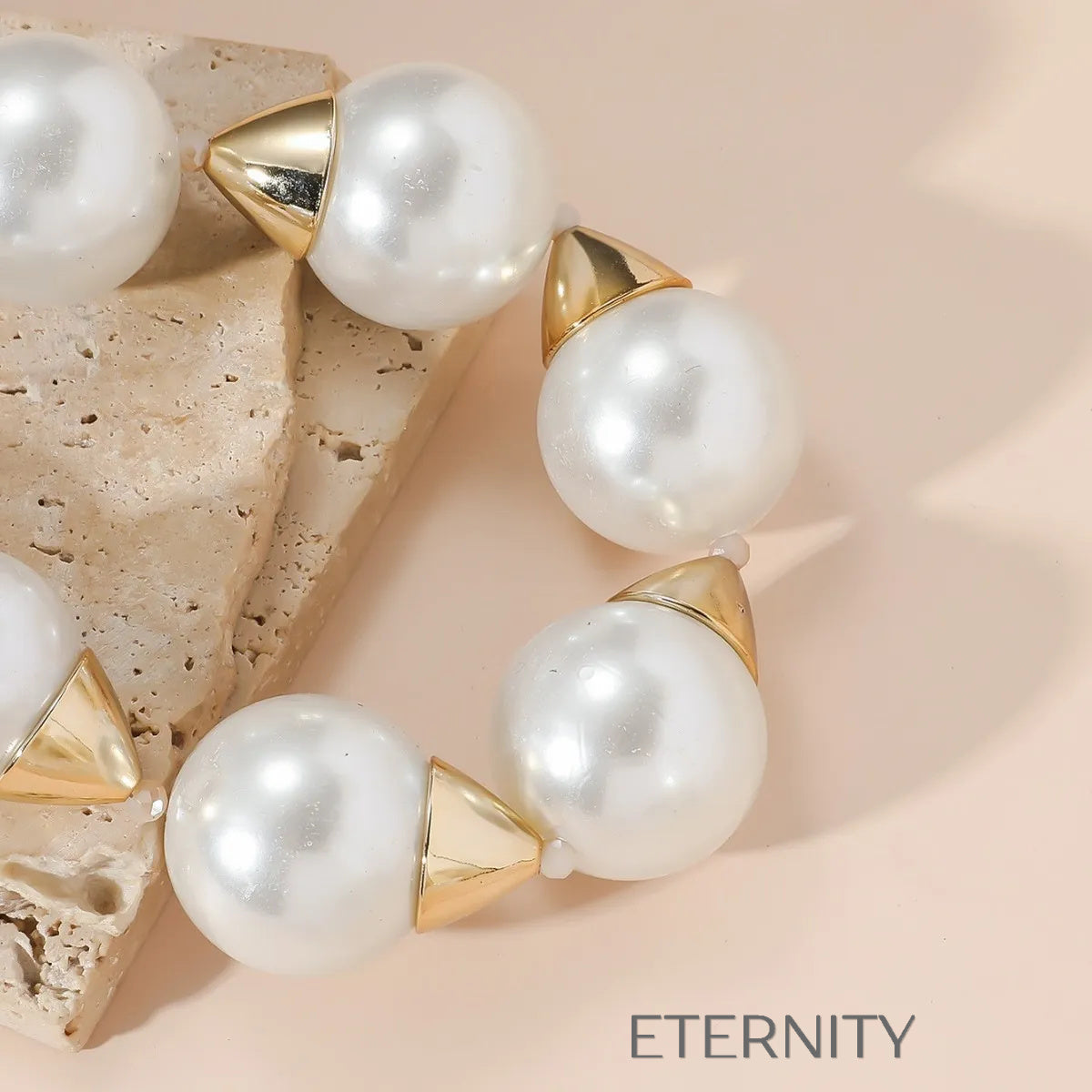 Collar de Perlas XL Majestic Pearl con Detalles de Conos Dorados  Cadenas Dorado Unica Acero Inoxidable  ETERNITY