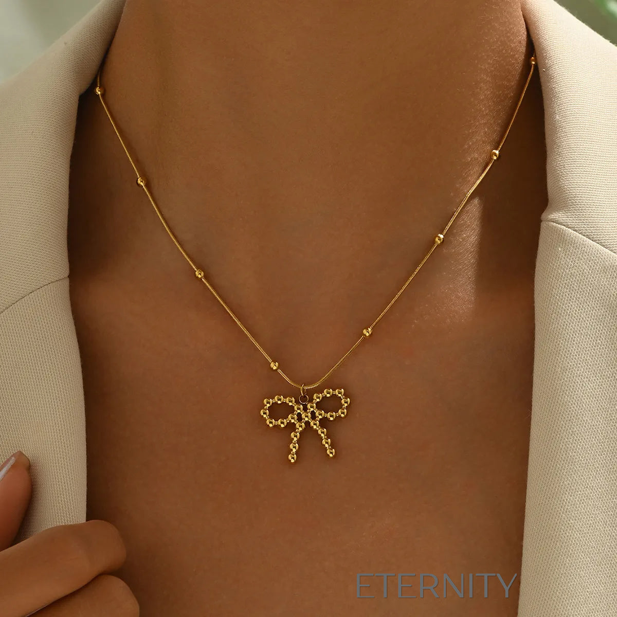 Collar Ribbon Charm con Lazo de Textura Fluida en Oro y Plata  Cadenas Dorado Unica Acero Inoxidable  ETERNITY