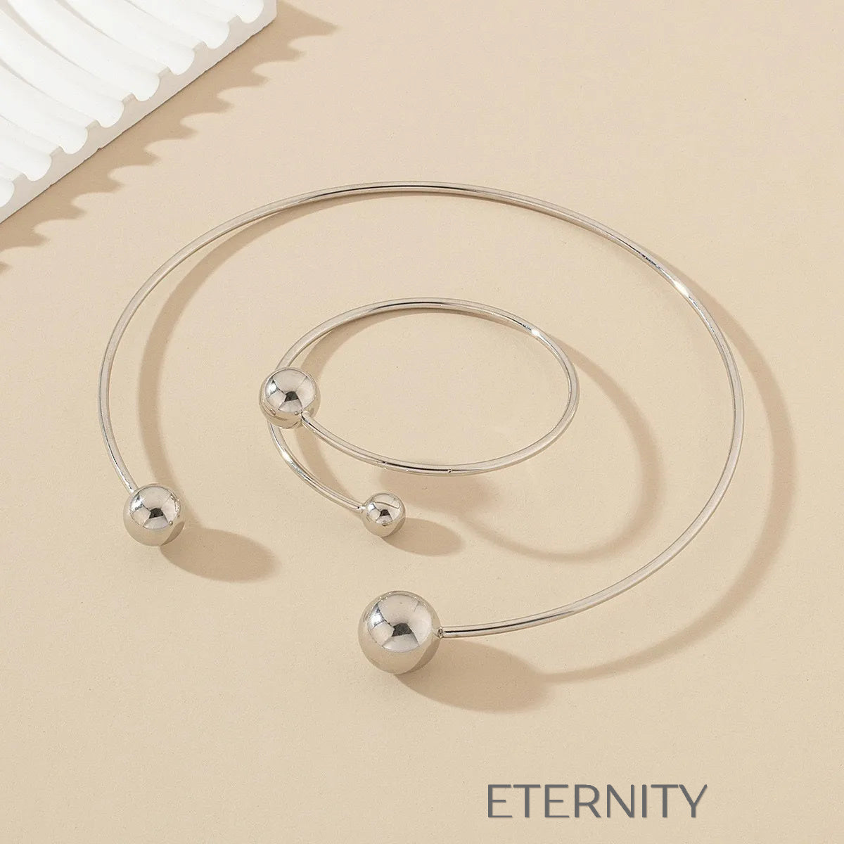 Conjunto Orbital Harmony de Gargantilla y Pulsera Rígida con Esferas en Acero  Set Dorado Unica Acero Inoxidable  ETERNITY