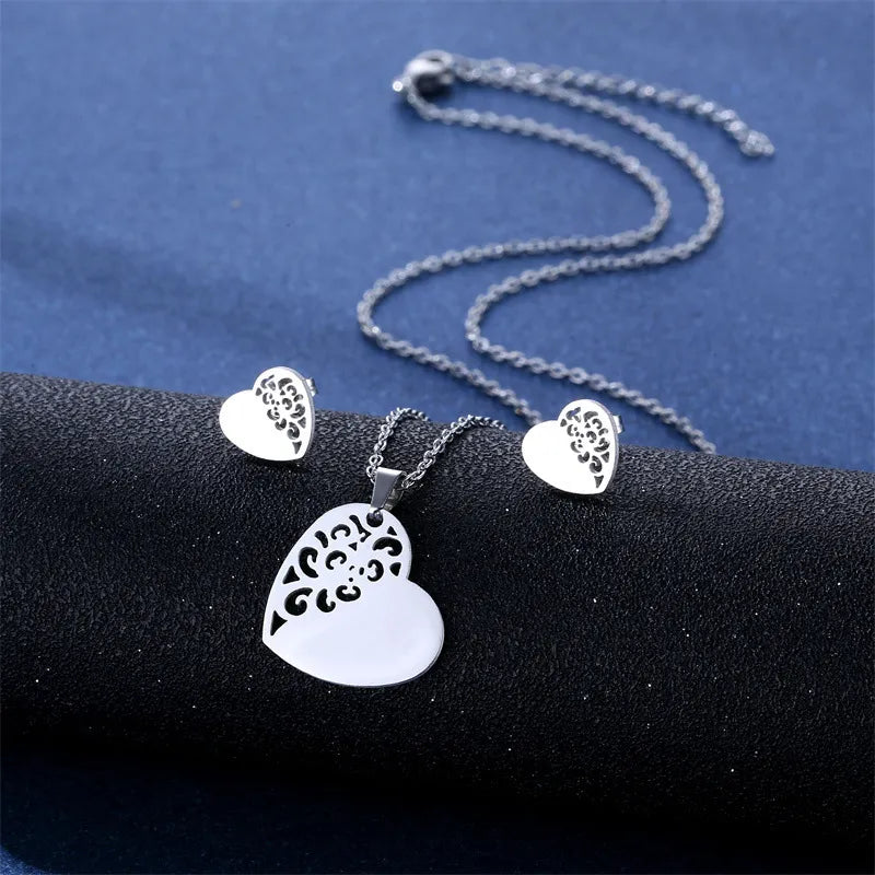 Conjuntos "Essential Sets" ETERNITY - Cadena y Zarcillos Simbólicos