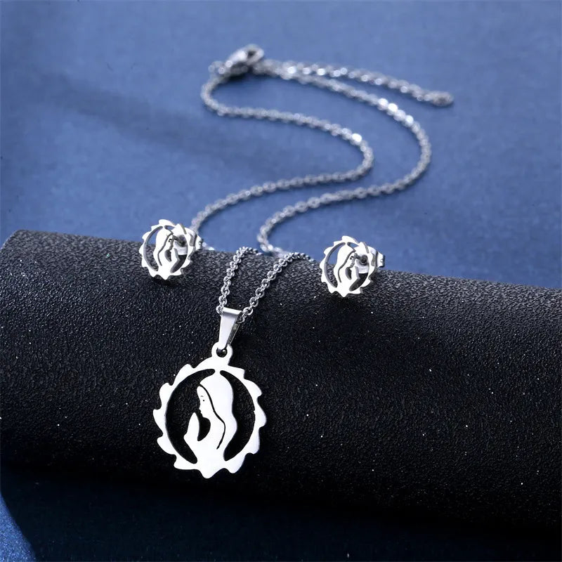 Conjuntos "Essential Sets" ETERNITY - Cadena y Zarcillos Simbólicos