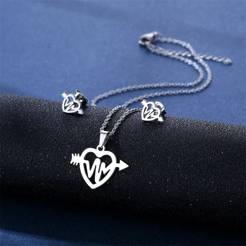 Conjuntos "Essential Sets" ETERNITY - Cadena y Zarcillos Simbólicos