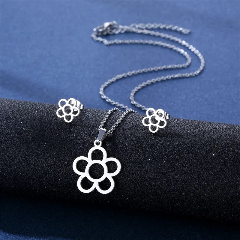 Conjuntos "Essential Sets" ETERNITY - Cadena y Zarcillos Simbólicos