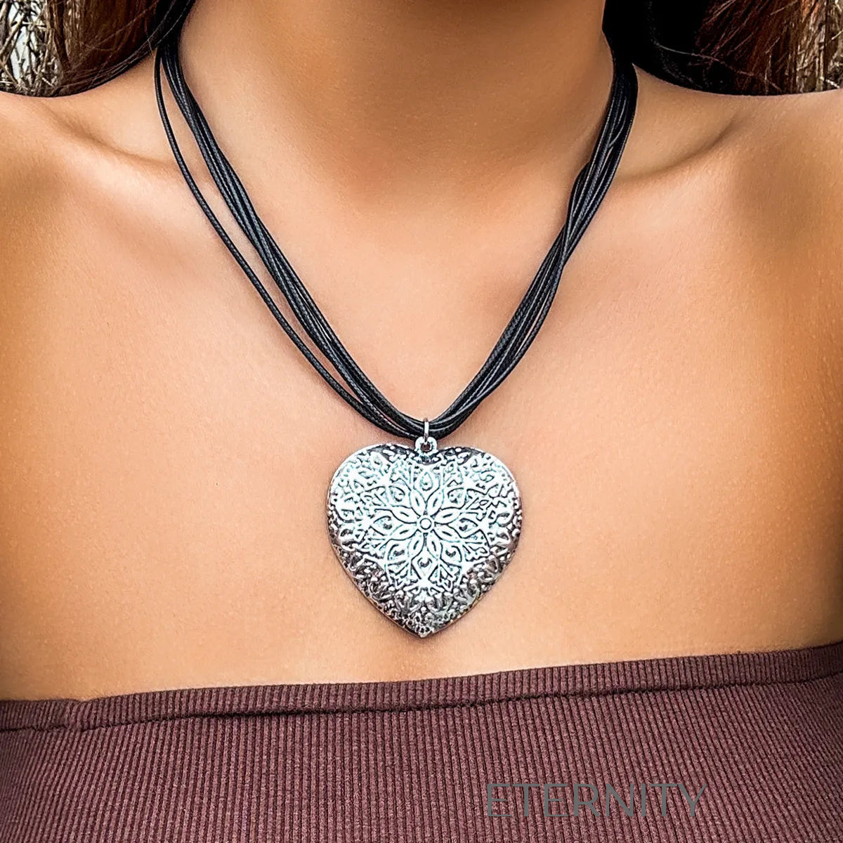 Collar Organic Heart de Corazón Grande en Oro  Set Dorado Unica Acero Inoxidable  ETERNITY