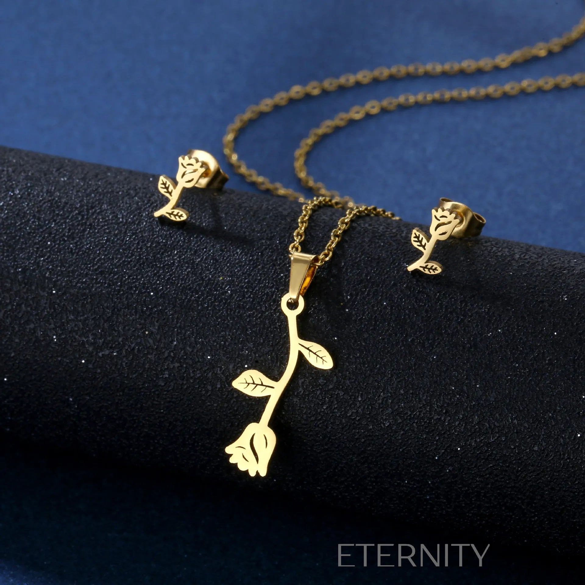 Sets Identity de Collar y Zarcillos en Acero Dorado  Set Dorado Unica Acero Inoxidable  ETERNITY