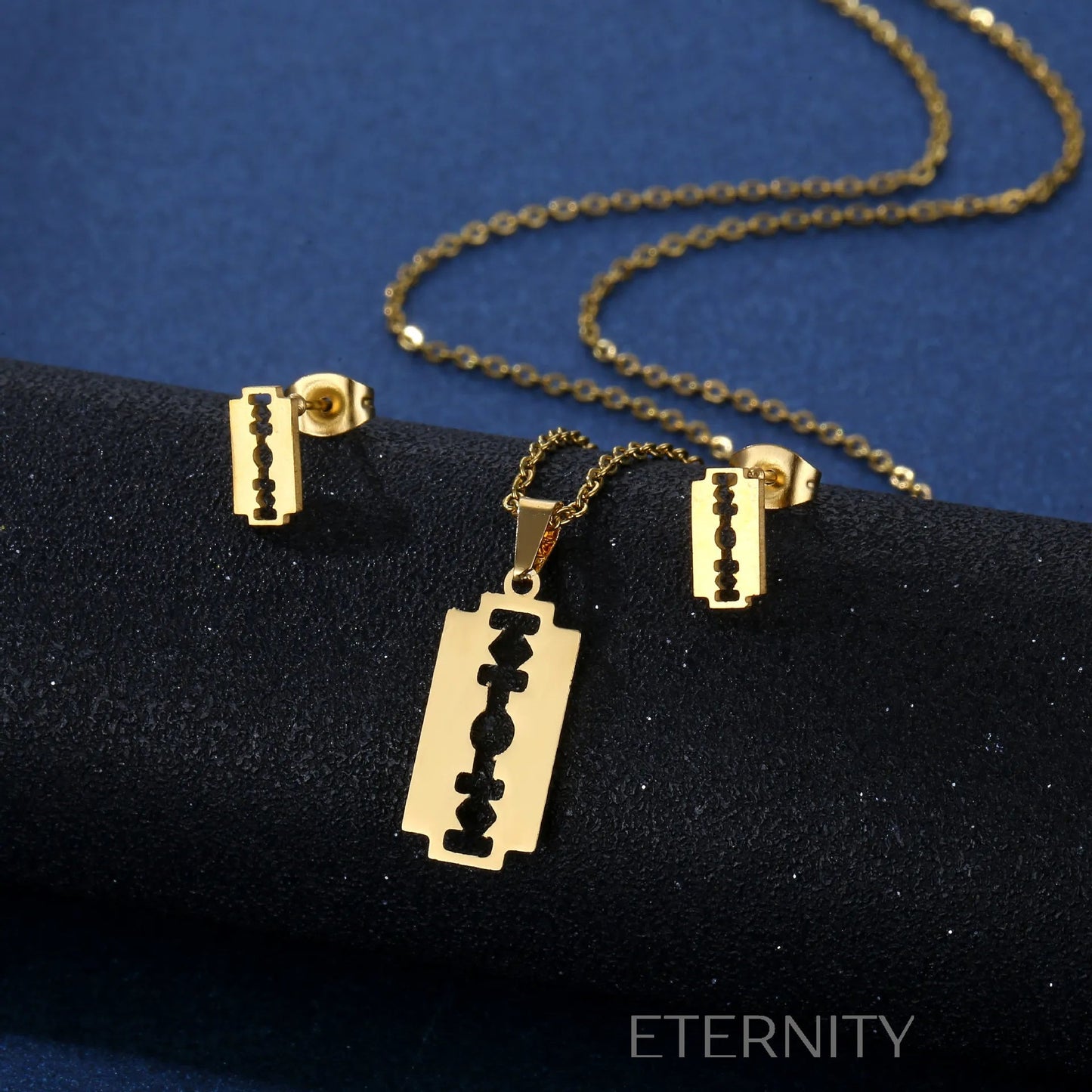 Sets Identity de Collar y Zarcillos en Acero Dorado  Set Dorado Unica Acero Inoxidable  ETERNITY